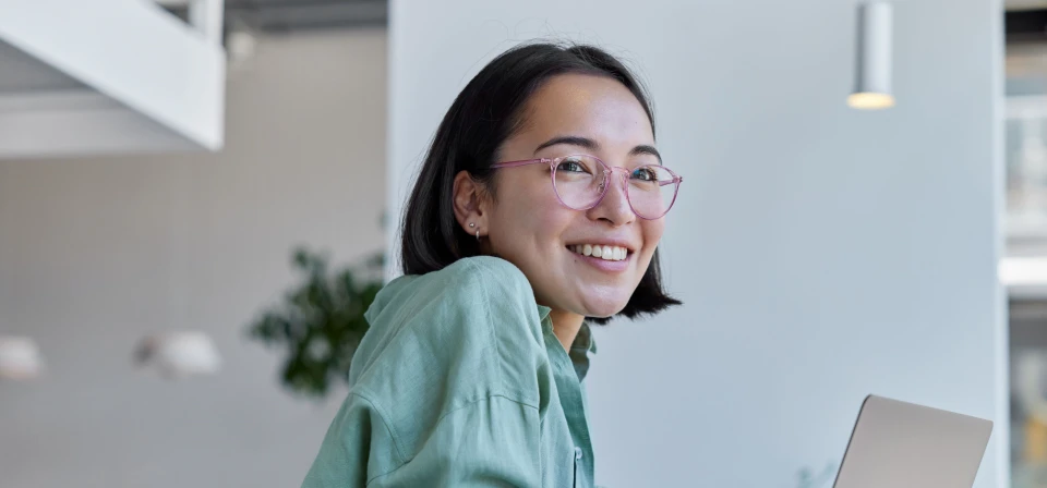 AdobeStock_534975765_Business Woman working on computer